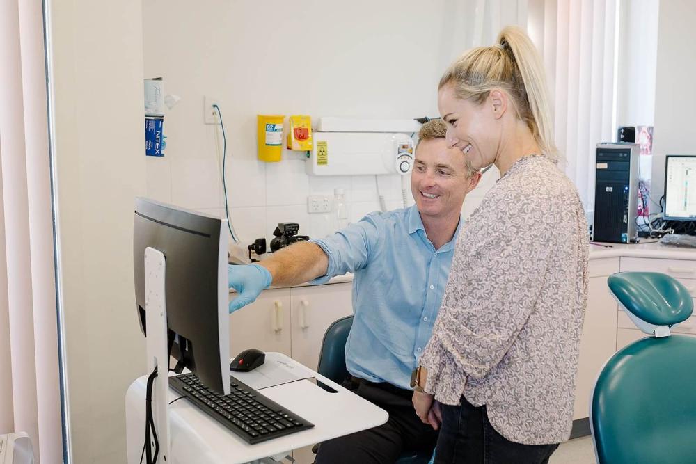 coffs harbour dentist | Dr Ward with patient