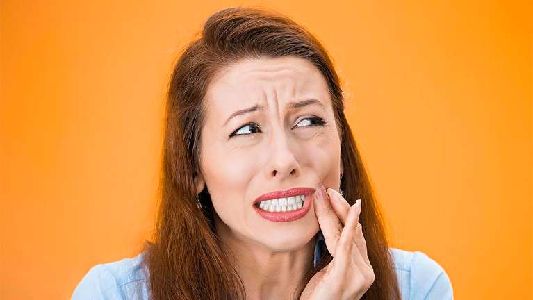 coffs harbour dentist | woman with toothache