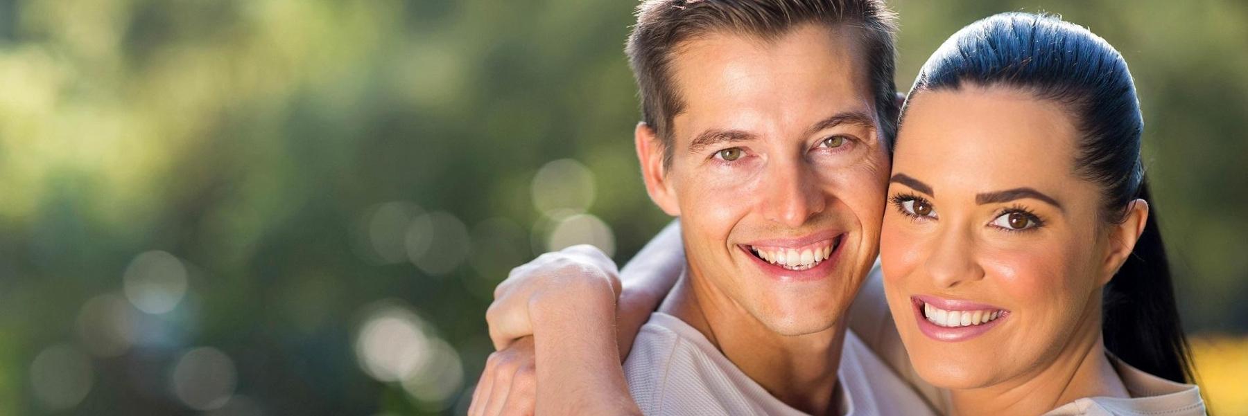Couple after invisalign with straight teeth in coffs harbour