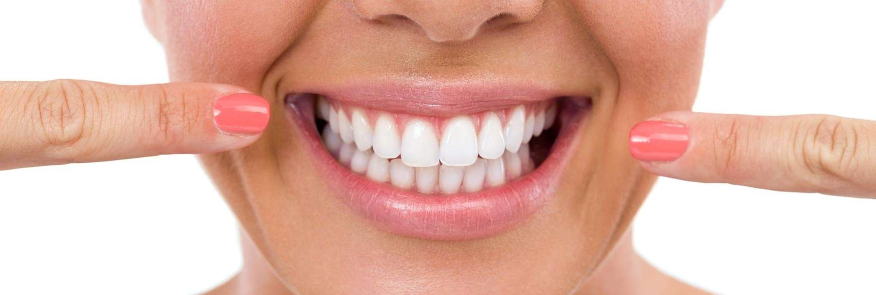 patient excited by her teeth whitening results in coffs harbour